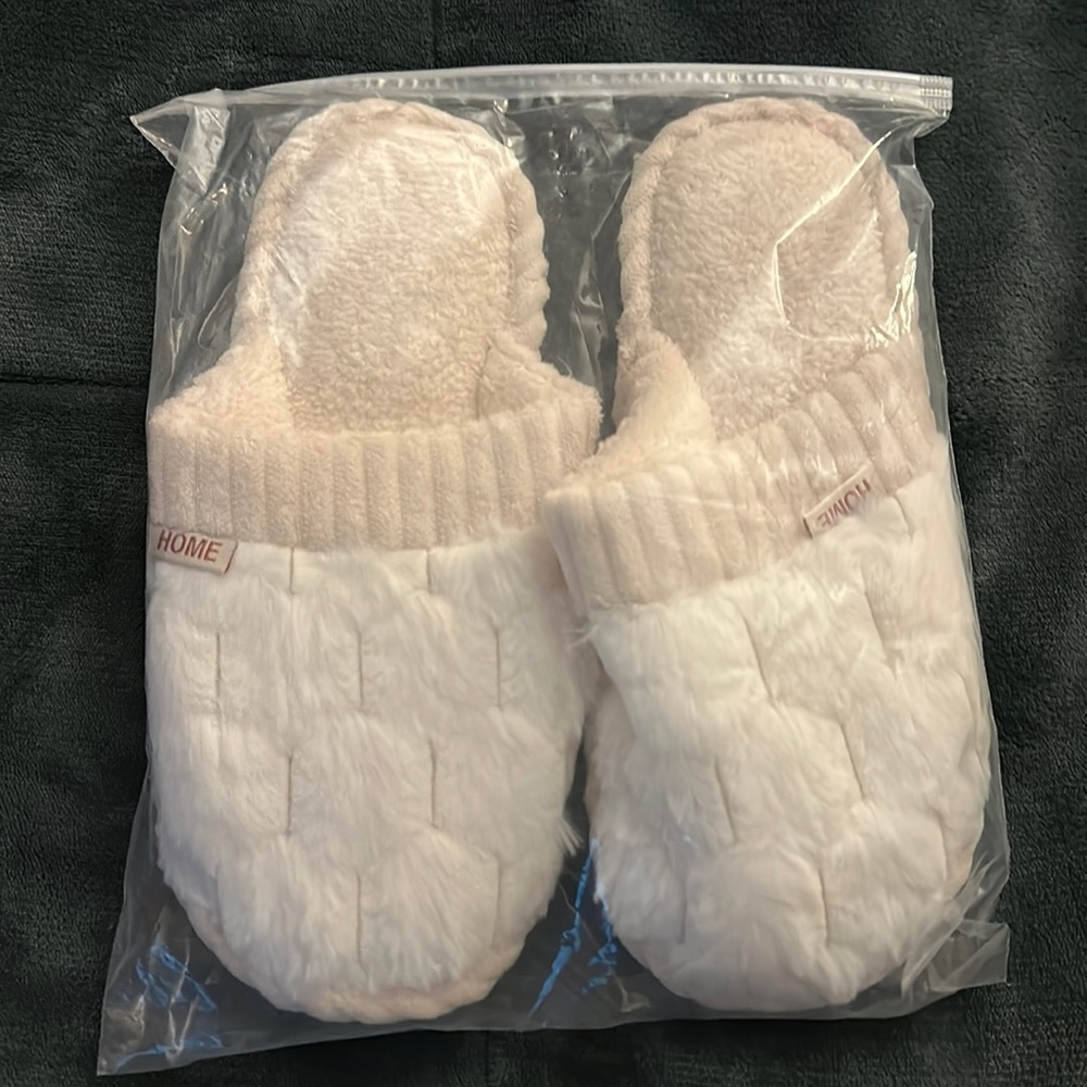 White and Tan slippers size 40-41 brand new